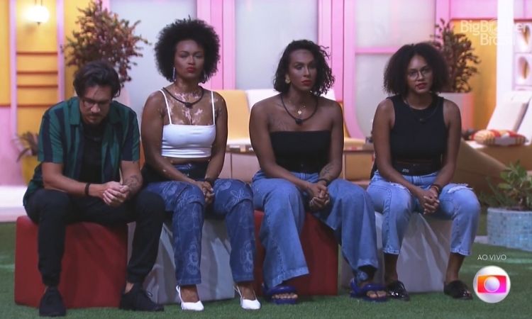 Natália no Jogo da Discórdia com seus aliados Eli, Lina e Jessi Natália no Jogo da Discórdia com seus aliados