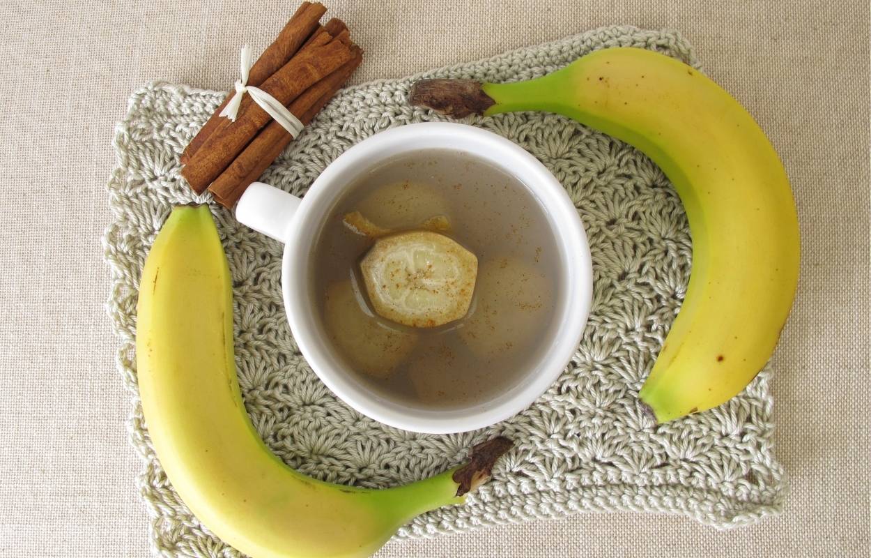 Chá de banana com canela.