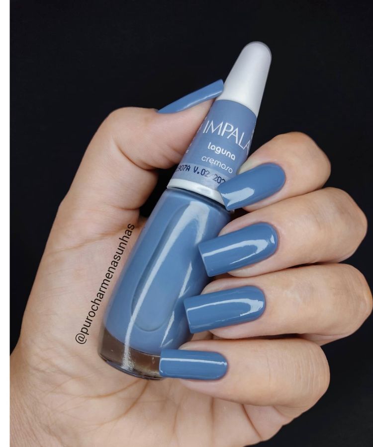 Unhas azul-acinzentadas