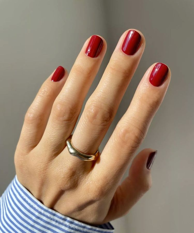 Unhas bordô