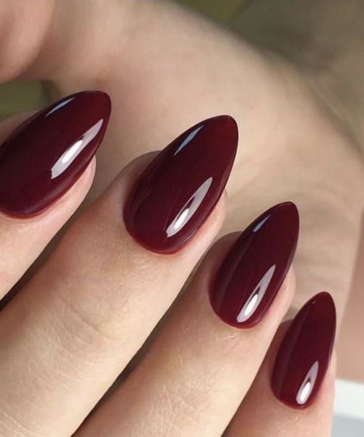 Unhas bordô