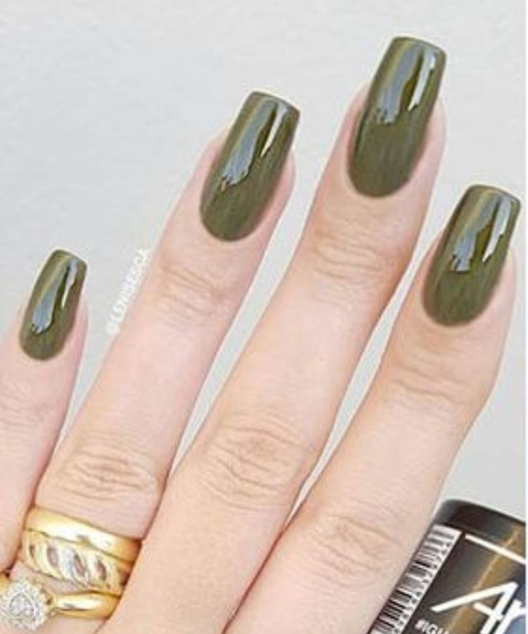 Unhas verde musgo
