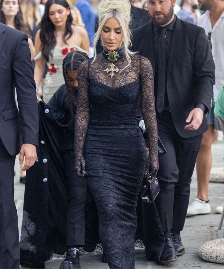 Vestido de Kim Kardashian para o casamento de Kourtney