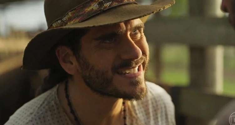 Gabriel Sater como Trindade em "Pantanal"