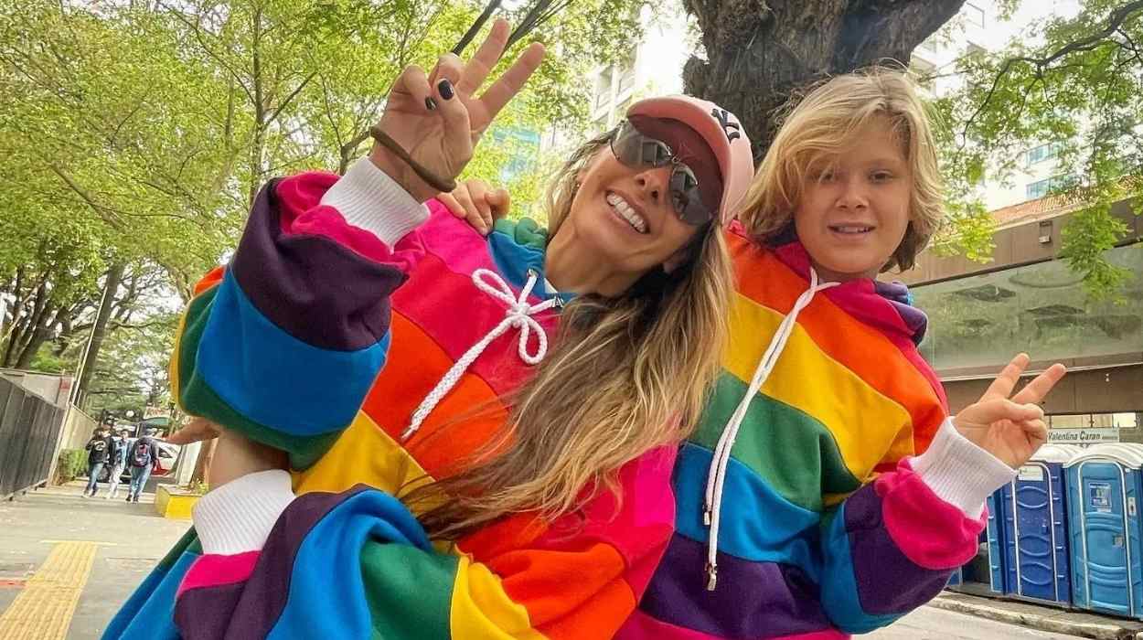 Adriane Galisteu com o filho na Parada LGBTQIA+