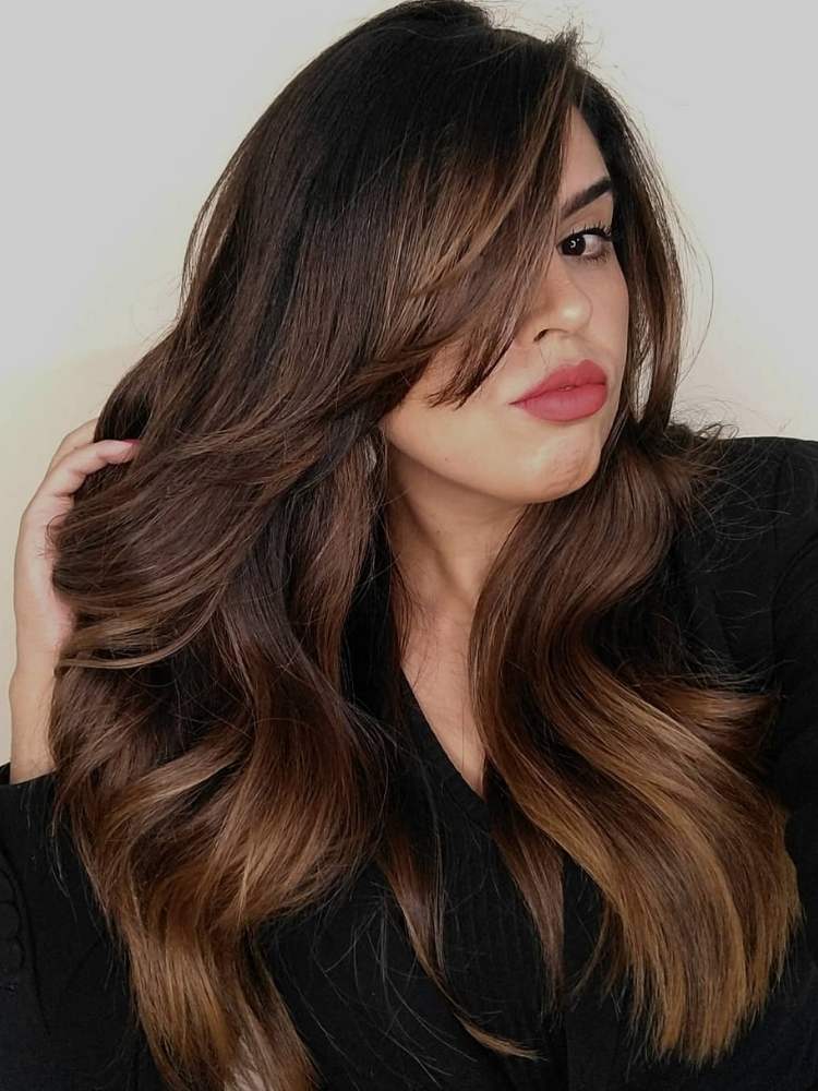 Corte cabelo liso com franja lateral. Corte cabelo liso com franja lateral.