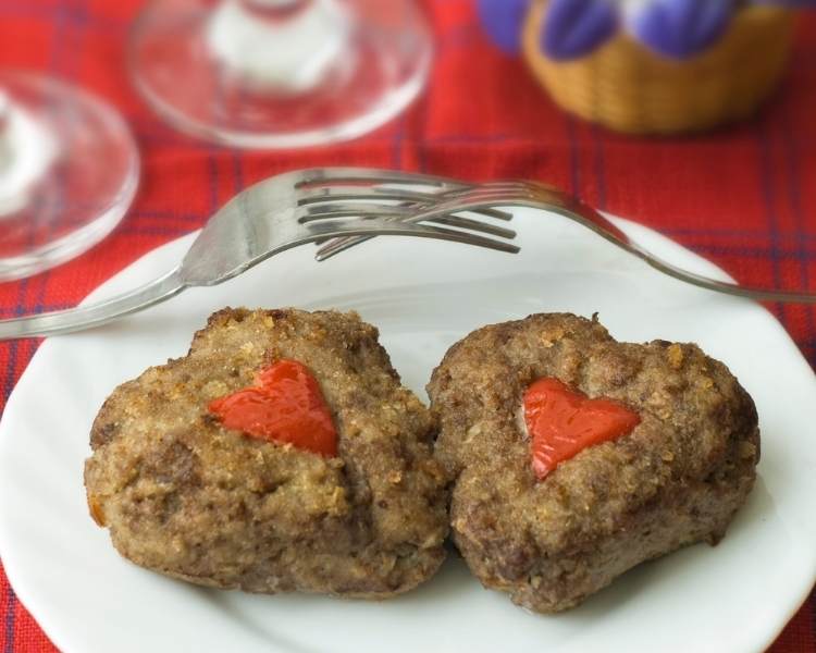 Foto hambúrguer em formato de coração - receitas para Dia dos Namorados.
