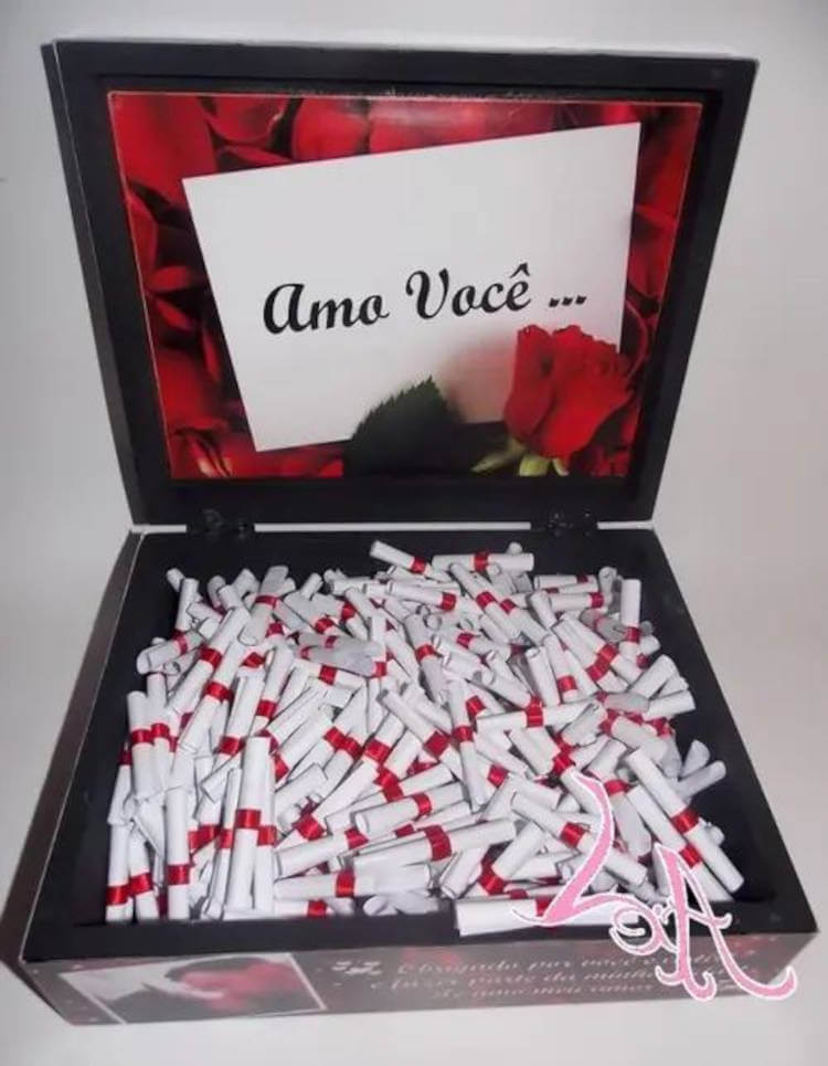 Presentes de Dia dos Namorados DIY com motivos de amor.