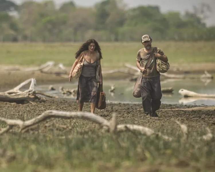 Maria Marrua (Juliana Paes) e Gil (Enrique Diaz) fogem para o Pantanal