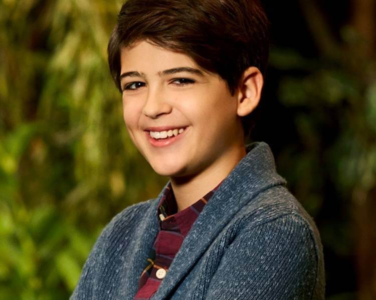 Joshua Rush como Cyrus Goodman em "Andi Mack" (2017). Foto de Joshua Rush como Cyrus Goodman em "Andi Mack" (2017).