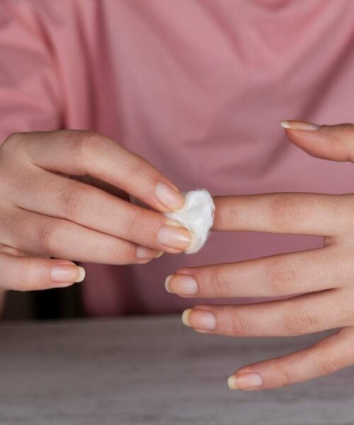 Como fazer as unhas sozinha? 7 passos para a manicure perfeita em casa ...