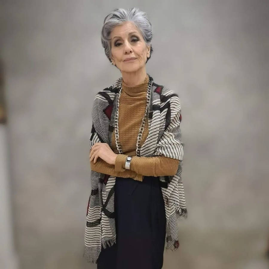 Foto da atriz Cássia Kiss caracterizada de Sidália, para a novela Travessia