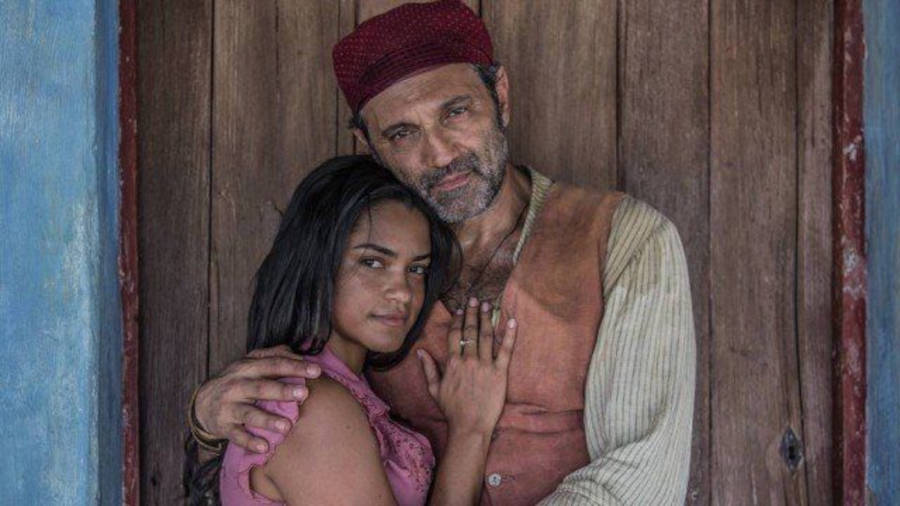 Foto deLucy Alves e Domingos Montagner para a novela "Velho Chico"