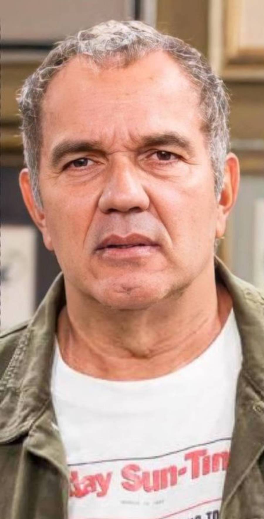 Foto de Humberto Martins de frente e com o rosto sério