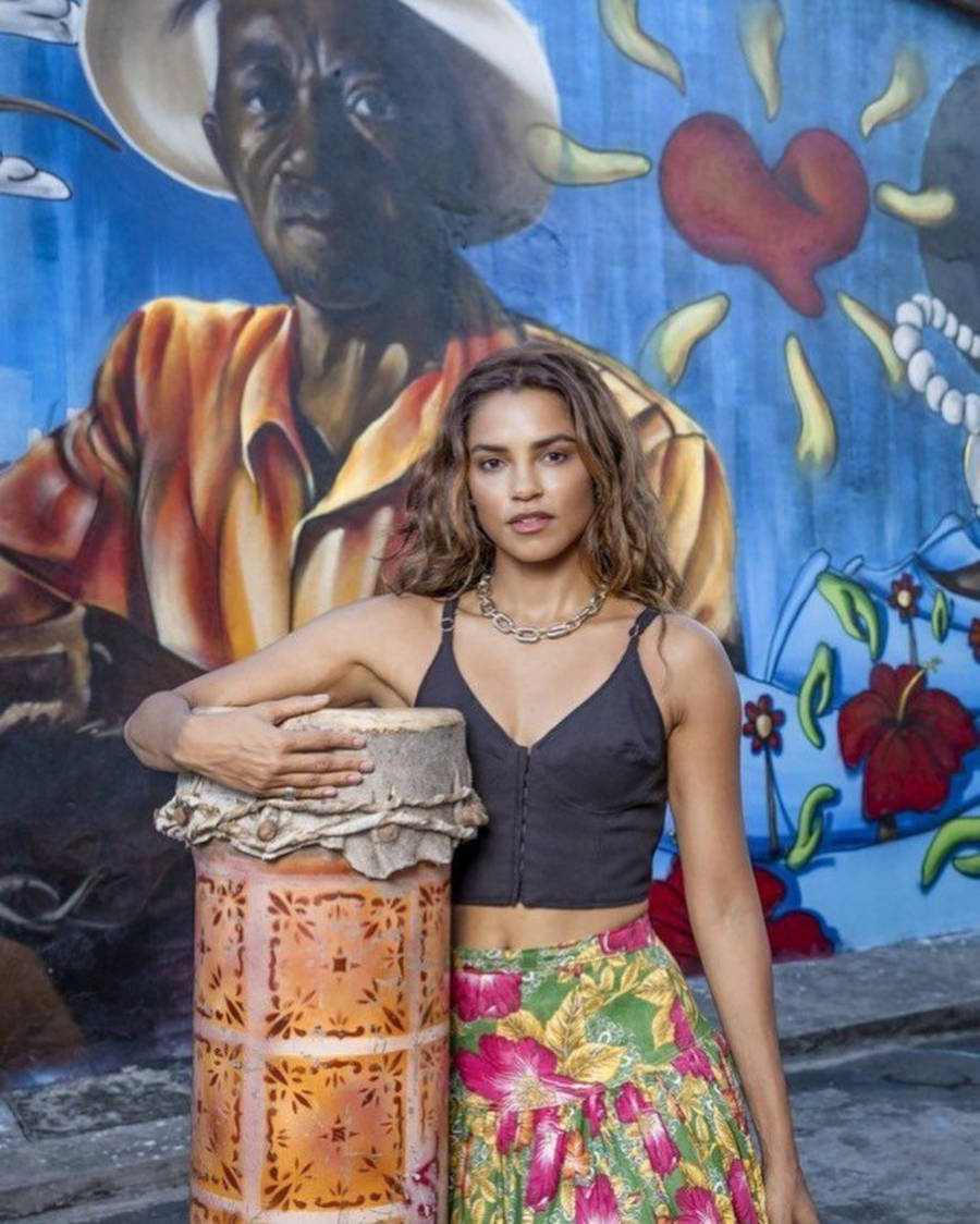 Foto de Lucy Alves caracterizada para a novela Travessia