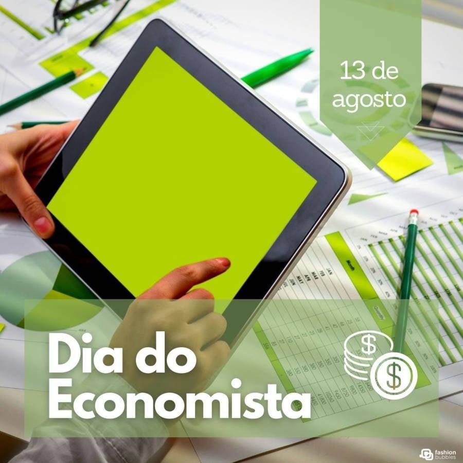 Imagem com a frase "Dia do Economista" em destaque e ao fundo uma pessoa mexendo em um tablet com a tela verde em cima de uma mesa com relatórios e materiais de papelaria