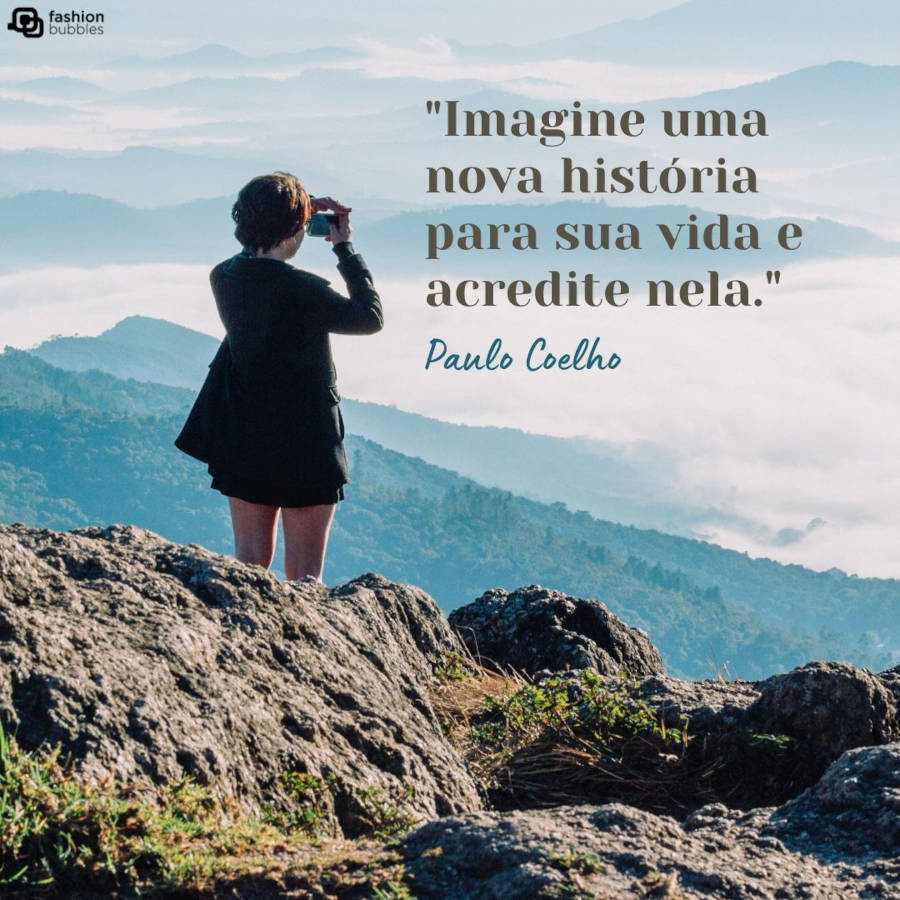 Frase de Paulo Coelho: "Imagine uma nova história para sua vida e acredite nela." 