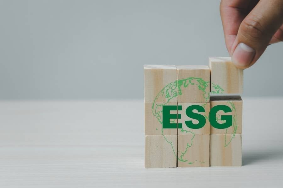 Quebra-cabeça de madeira com a sigla ESG,