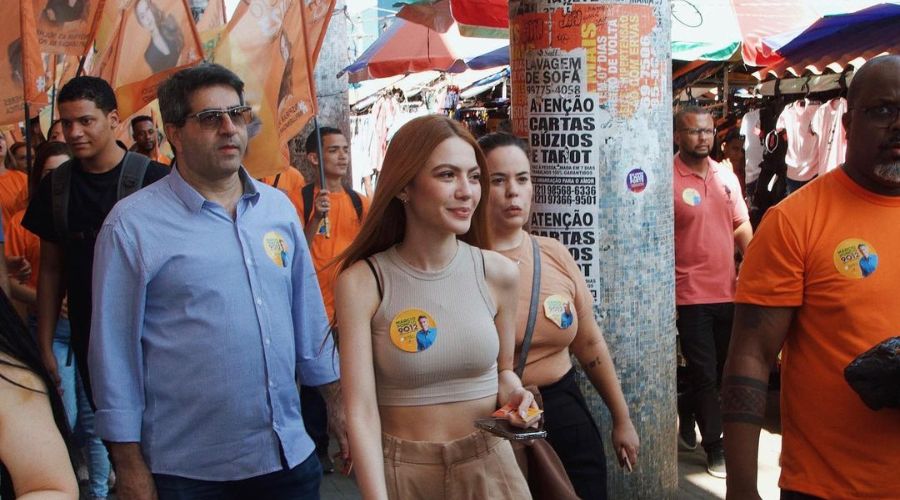 Sarah Pôncio fazendo campanha nas eleições