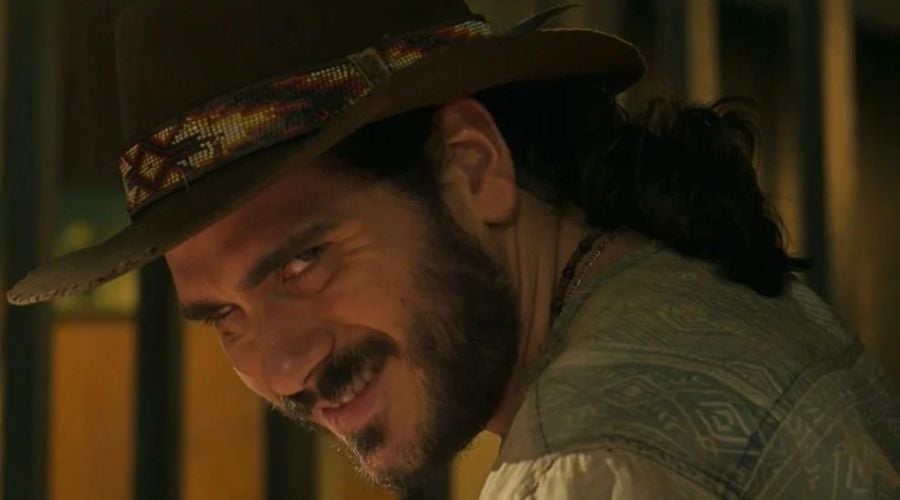 Gabriel Sater como Cramulhão em "Pantanal"