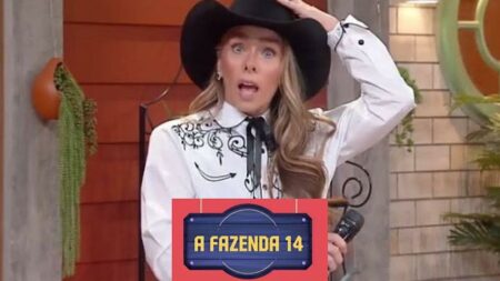 Adriane Galisteu de roupa country e com a cara de assustada no cenário de A Fazenda.