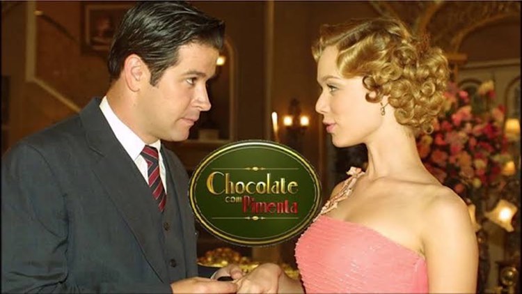 Aninha e Danilo cruzam olhares em "Chocolate com Pimenta".