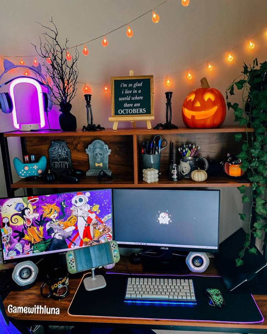 Quarto gamer decorado no tema halloween.