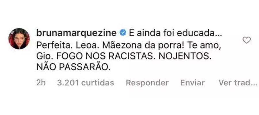 Comentário no Instagram em que Bruna Marquezine defende Giovanna Ewbank. Está escrito: "e ainda foi educada... Perfeita. Leoa. Mãezona!"
