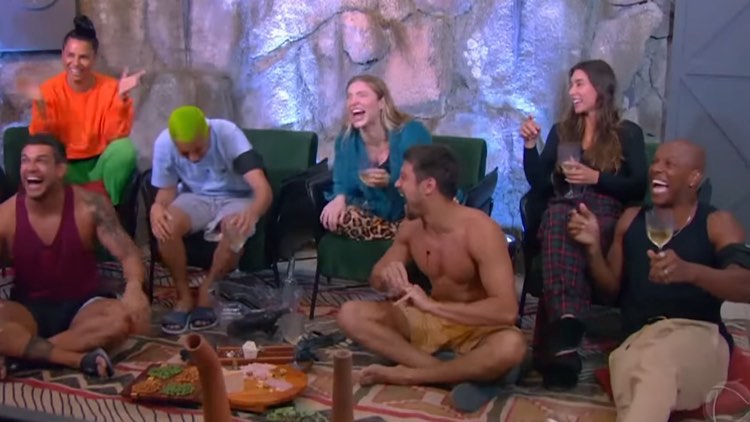 Exilados da caverna caem na risada.