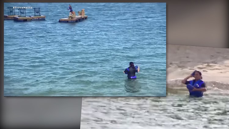 Montagem duas imagens. Na primeira mostra Solange, na beira da praia, longe da plataforma. Mais ao fundo Whendy na Plataforma jogando as bolas na cesta. Na segunda imagem, Solange, tenta em vão, jogar as bolas para a equipe da onde está.