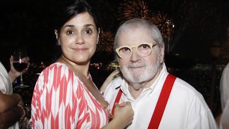 Jô Soares abraçado a sua ex-esposa Flávia Pedra