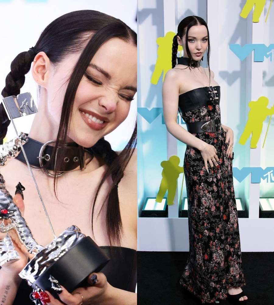 Duas fotos de Dove Cameron. Numa ela segura o prêmio que ganhou e está sorridente. Na outra, está no tapete do evento, seu look é um vestido preto com rosas.