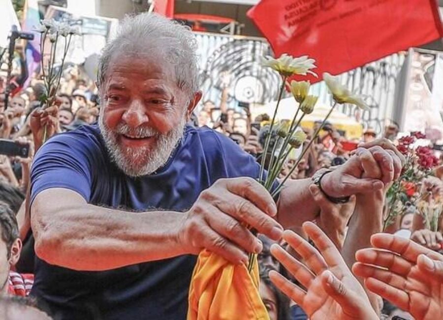 Lula no Jornal Nacional: foto do ex-presidente do Brasil em uma multidão