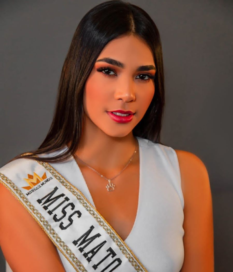A Miss Mato Grosso do Sul posa com sua faixa
