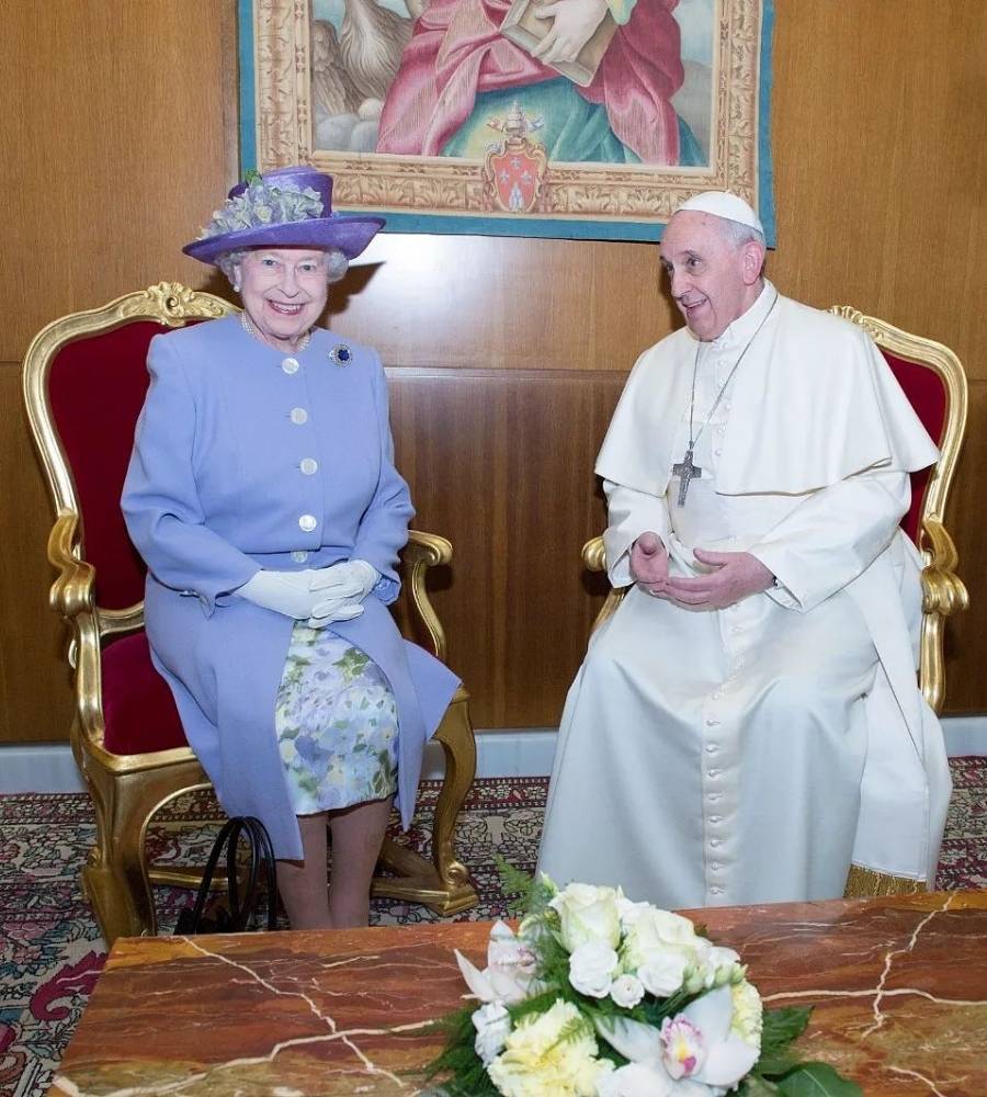 Rainha Elizabeth II e Papa Francisco em 2014