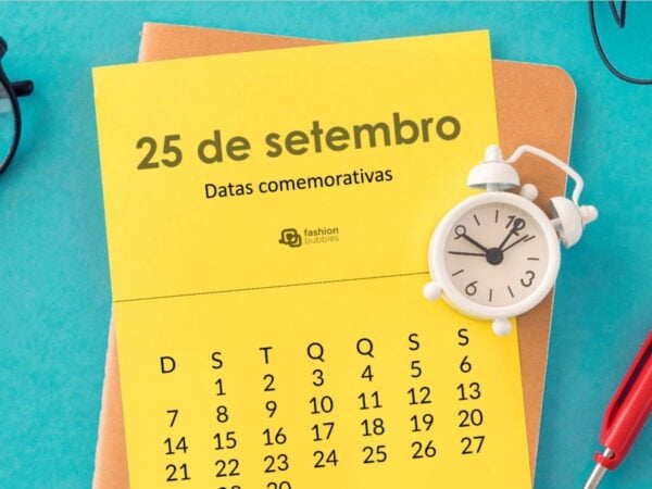 Foto de calendário amarelo com a data de hoje, 25 de setembro.
