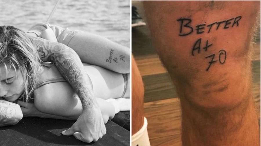 montagem com duas fotos lado a lado: primeira foto de Justin Bieber e Hailey Bieber em um barco e a segunda com foco em sua tatuagem "Better at 70's"