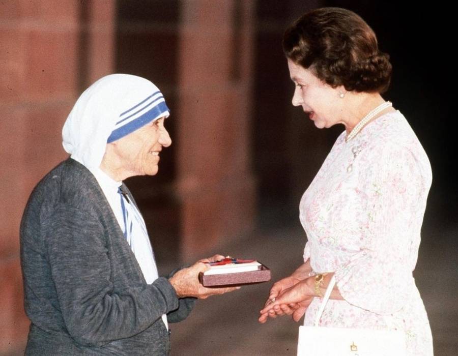 Madre Teresa de Calcutá com a rainha Elizabeth II em 1983