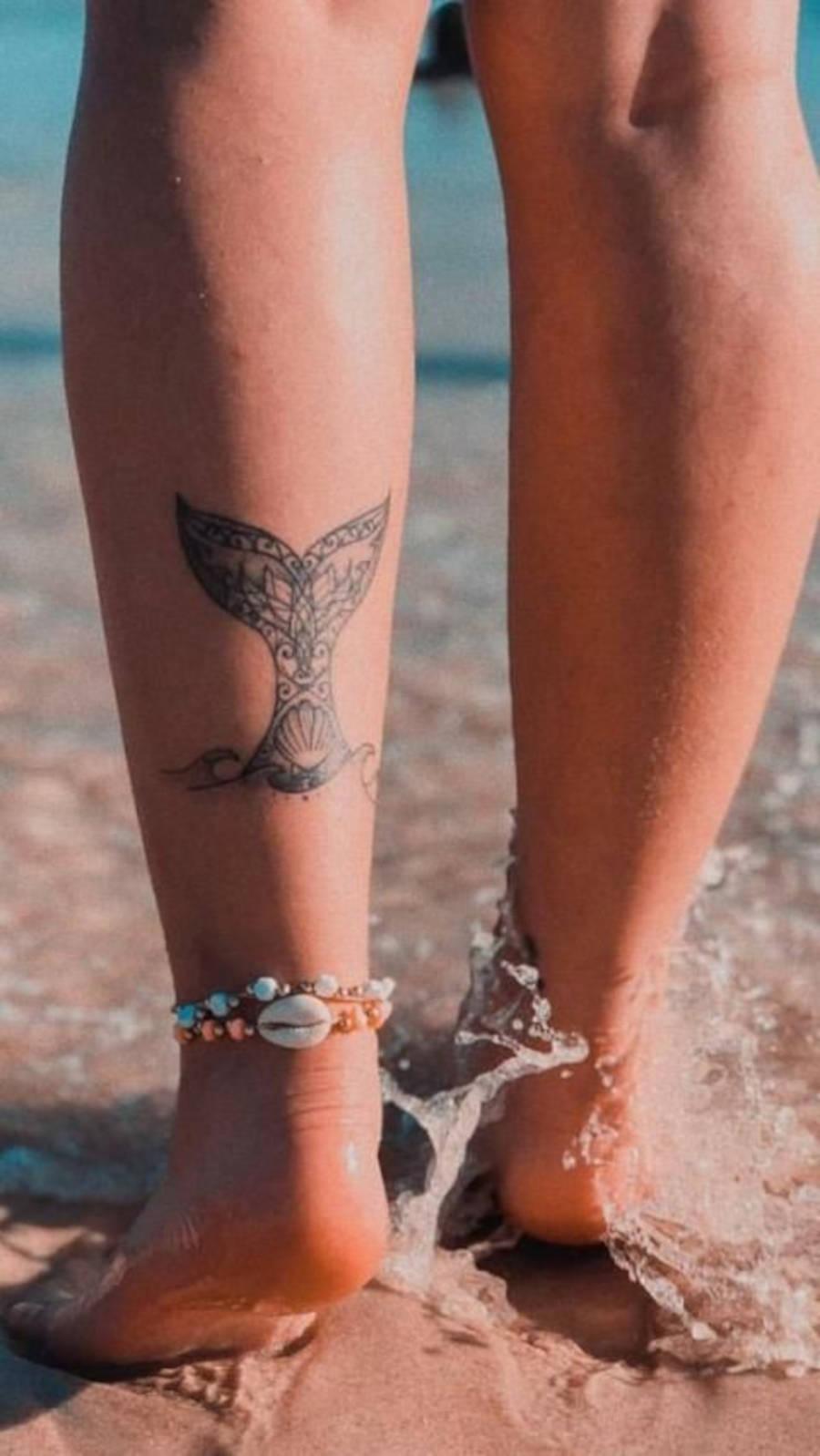 Foto de tatuagem Tumblr na perna