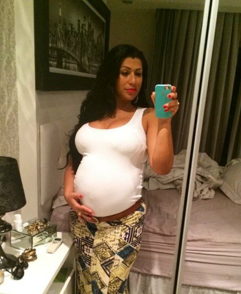 Foto da mulher Moranguinho grávida em 2015.
