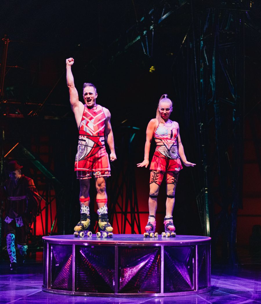 Acrobatas do Cirque du Soleil
