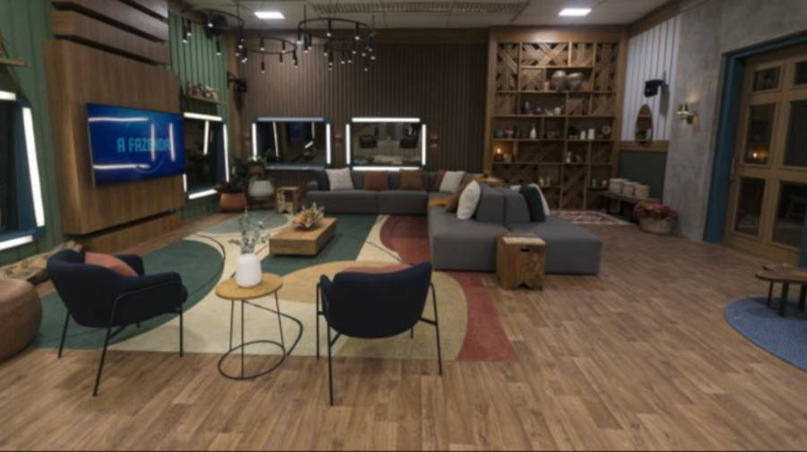 Decoração de A Fazenda 2022 na sala de estar.