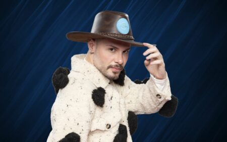 Alex Galette com o chapéu do Fazendeiro de A Fazenda 2022