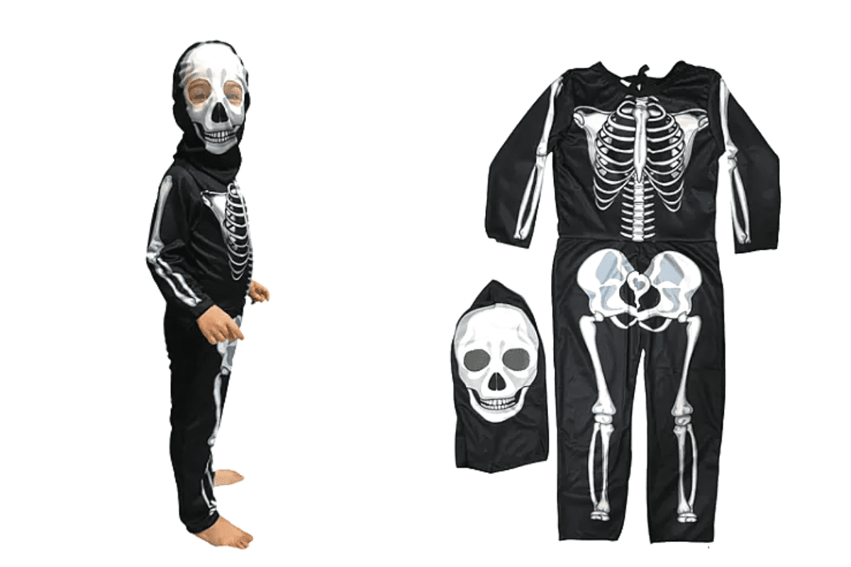 menino fantasiado com uma roupa preta de esqueleto