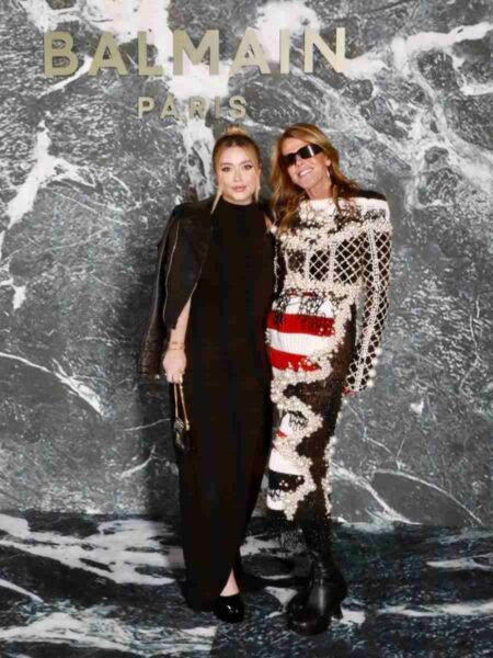Foto de Mariz Braz e Anna Dello na Paris Fashion Week 2023.
