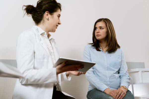 ginecologista e paciente mitos e verdades sobre a endometriose