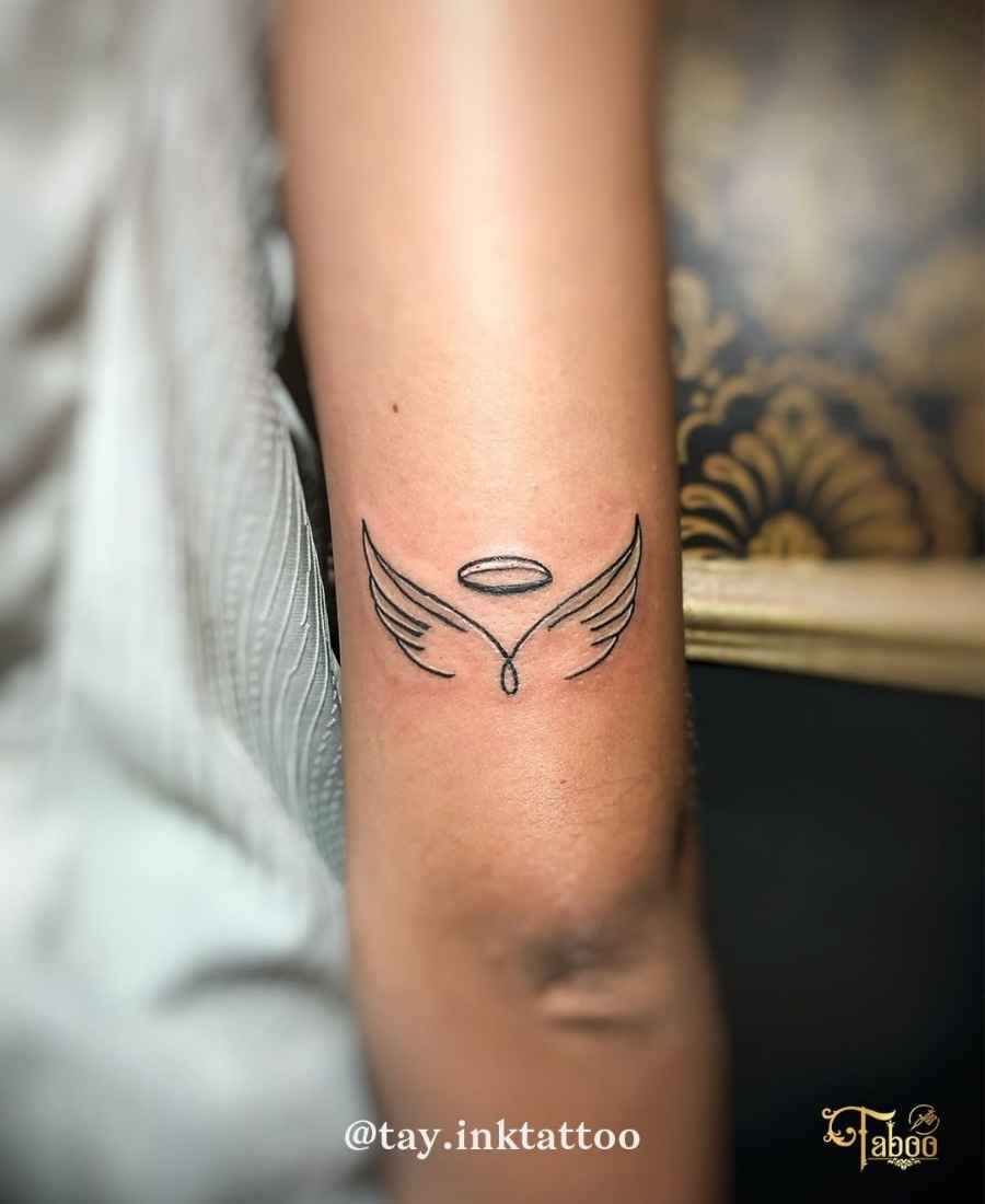 Foto de tatuagem de anjo de uma pessoa.