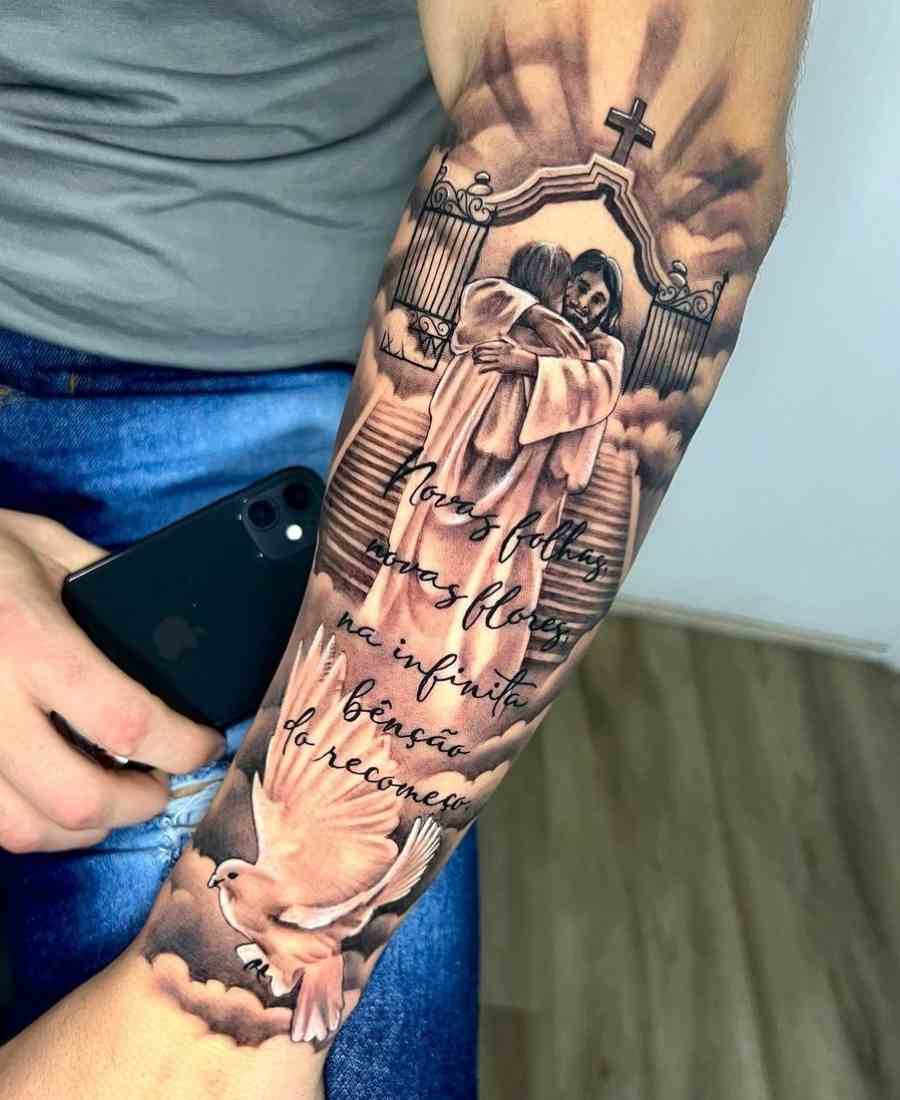 Foto de tatuagem religiosa realista com Jesus Cristo.