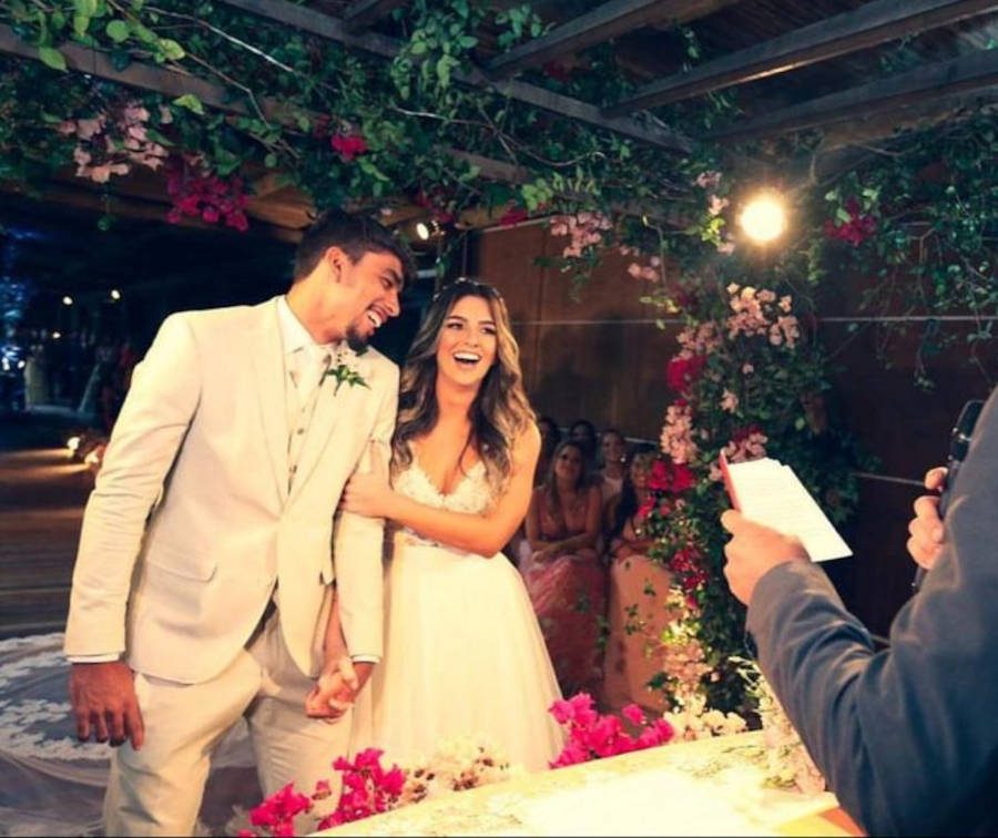 Foto de Lucas Paquetá casando cm sua esposa Maria Eduarda
