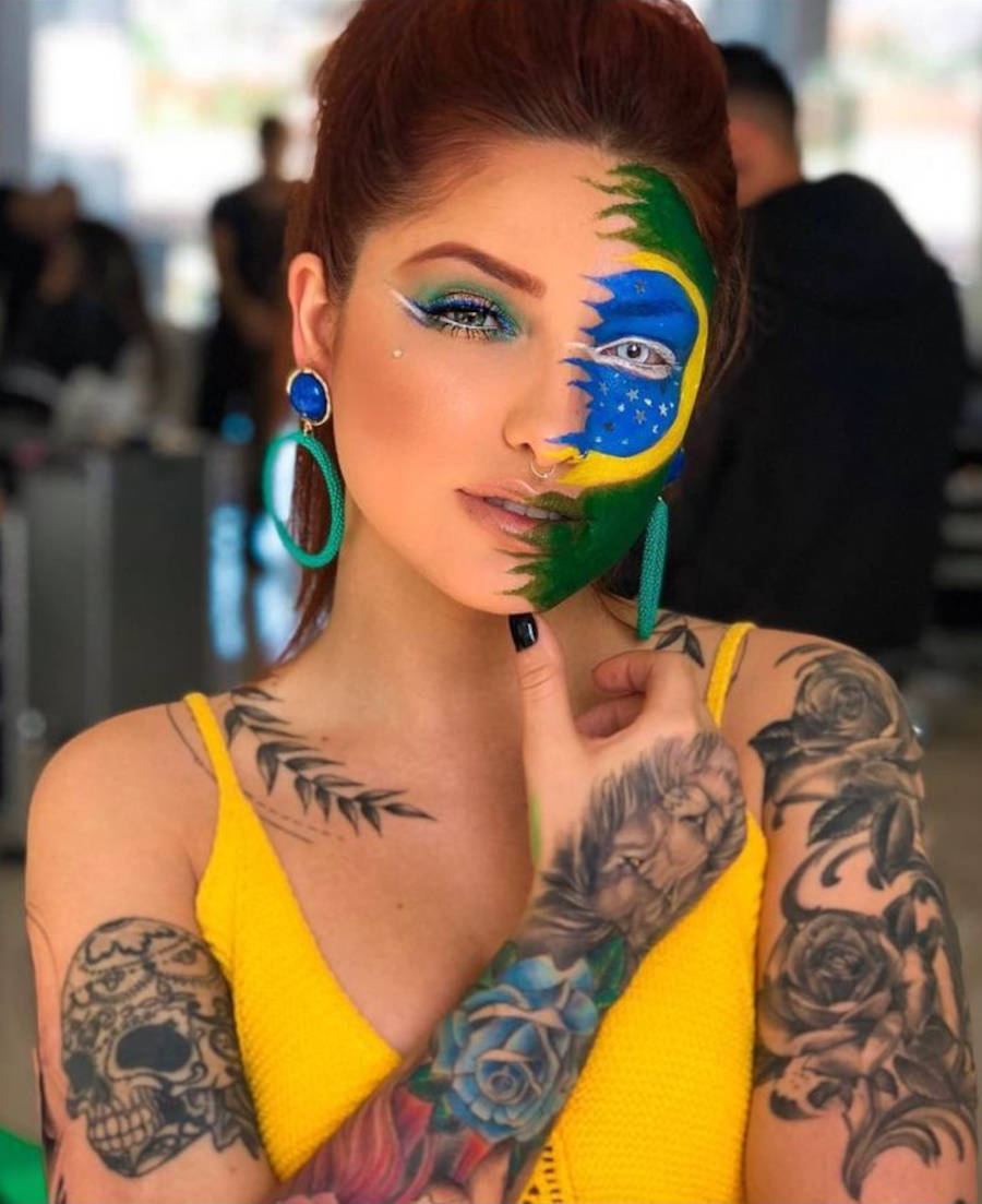 Maquiagem artística para copa: bandeira do brasil na metade do rosto